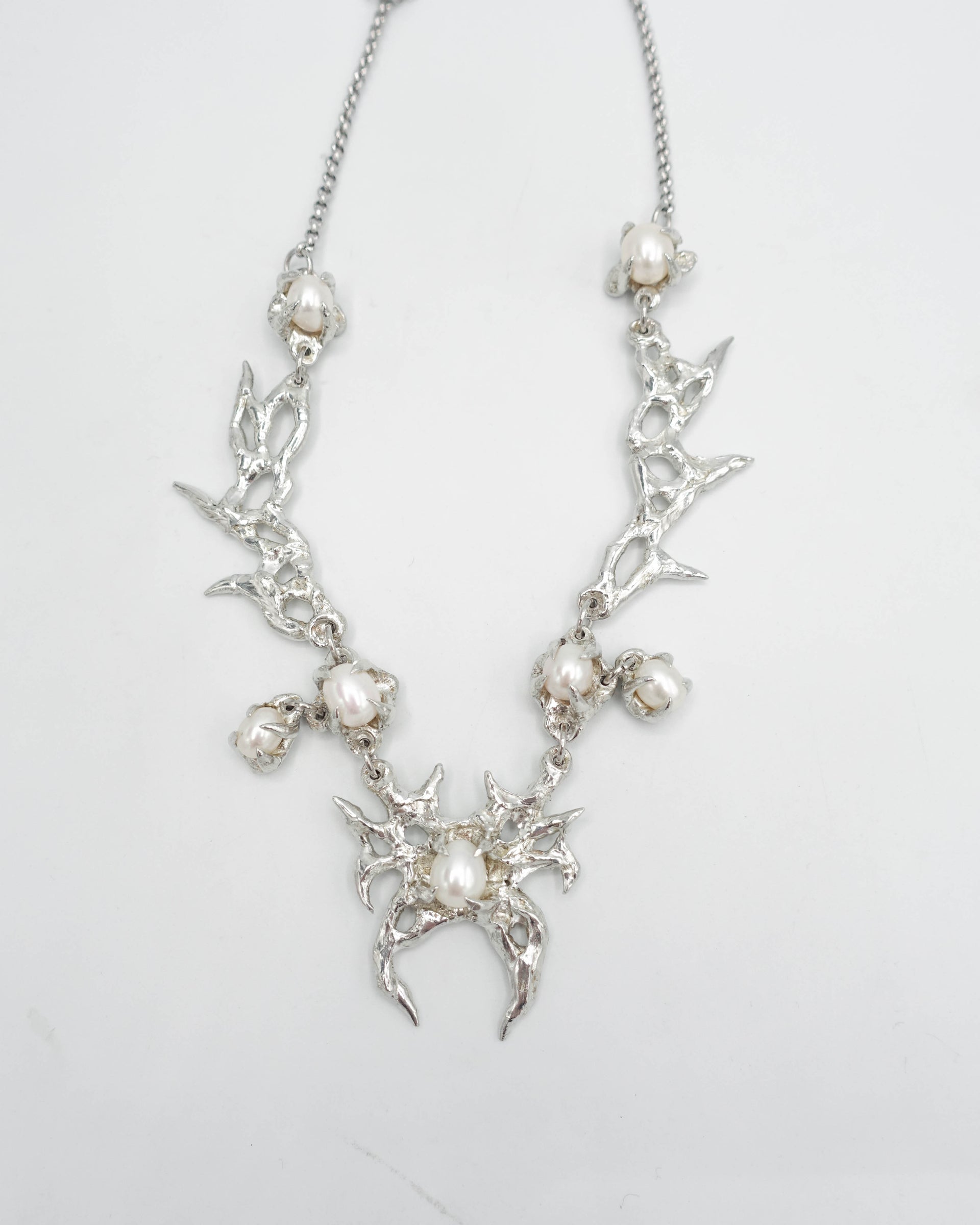 PEARL BUTTERFLY COLLAR