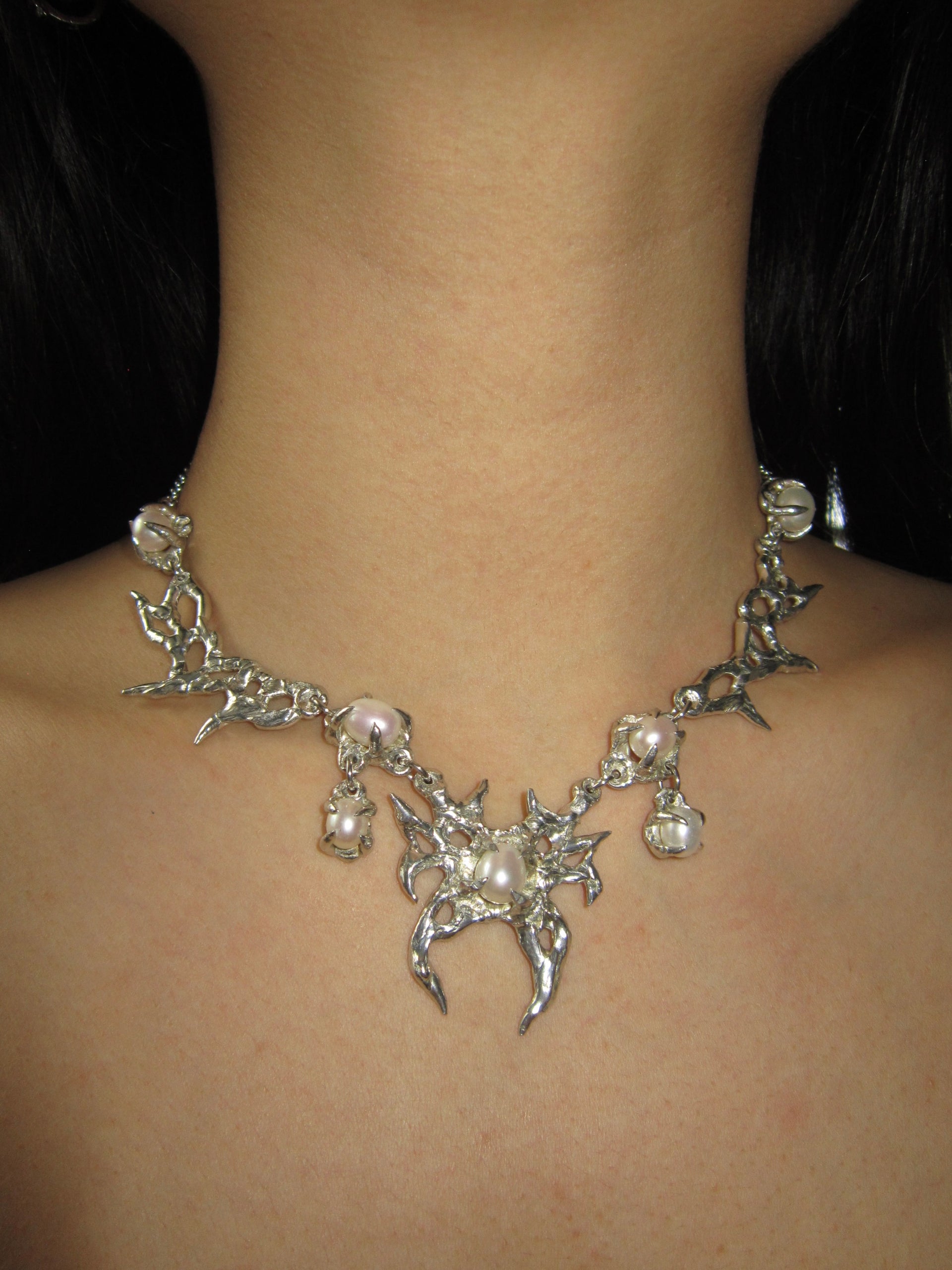PEARL BUTTERFLY COLLAR