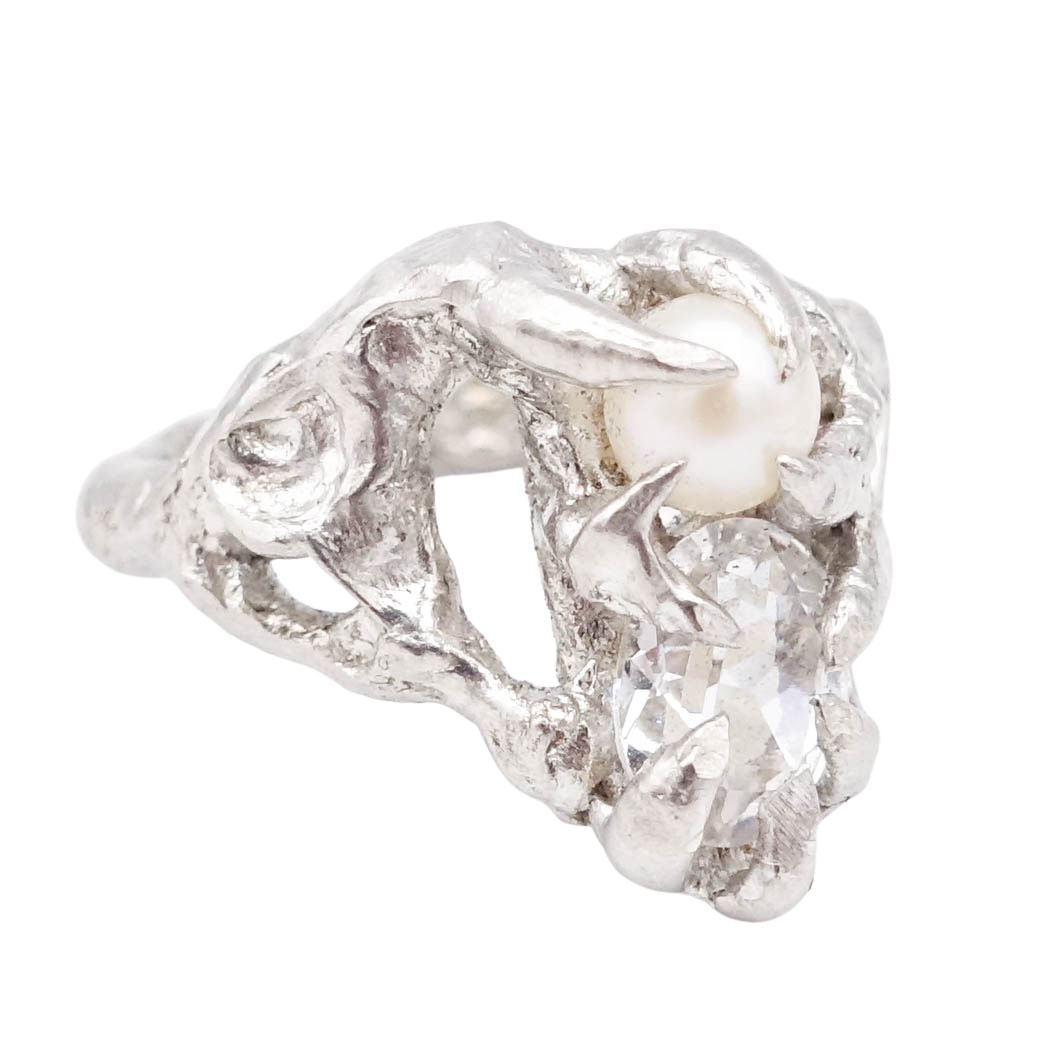 FATAL MYSTERY RING // SZ 7.75