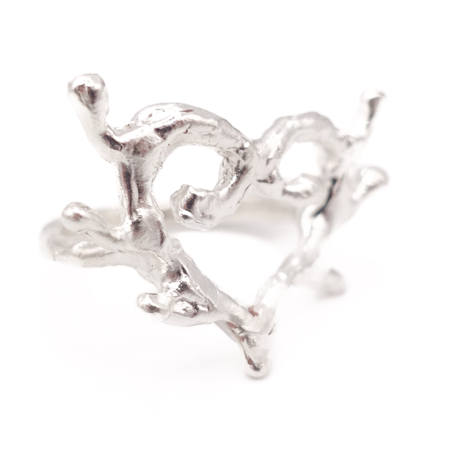 DEMURE RING