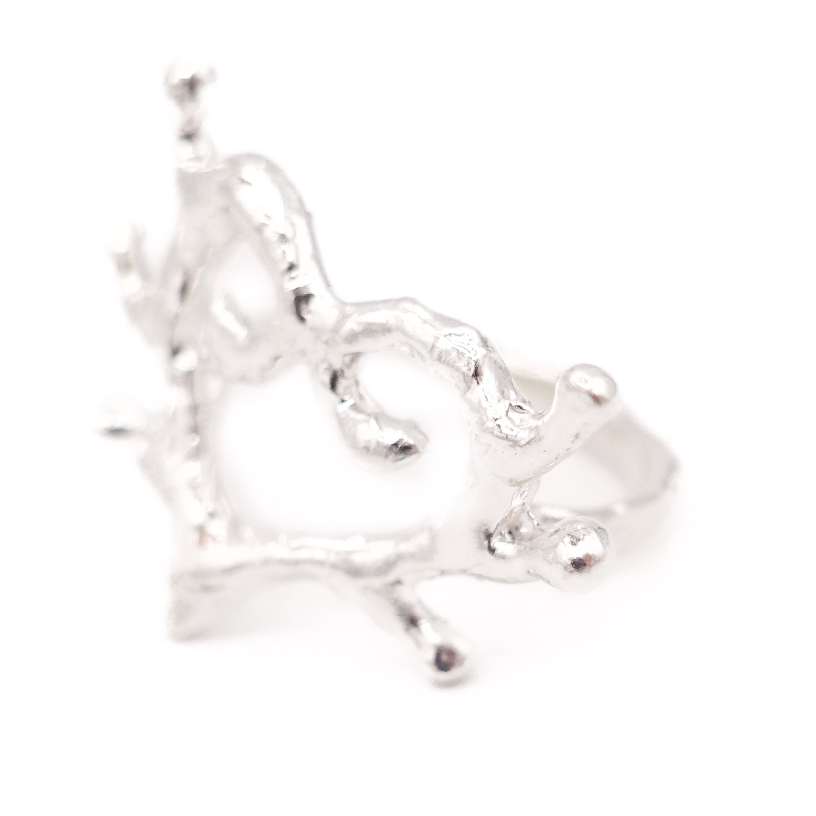 DEMURE RING
