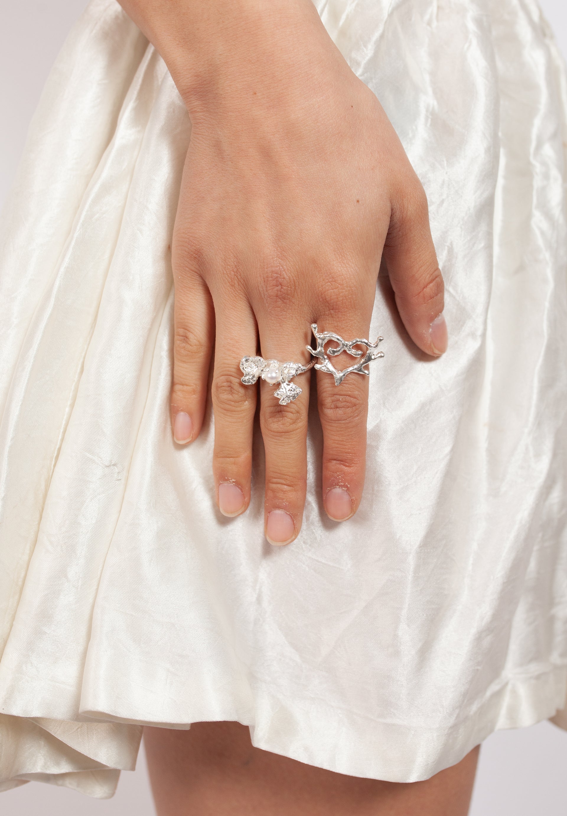 DEMURE RING