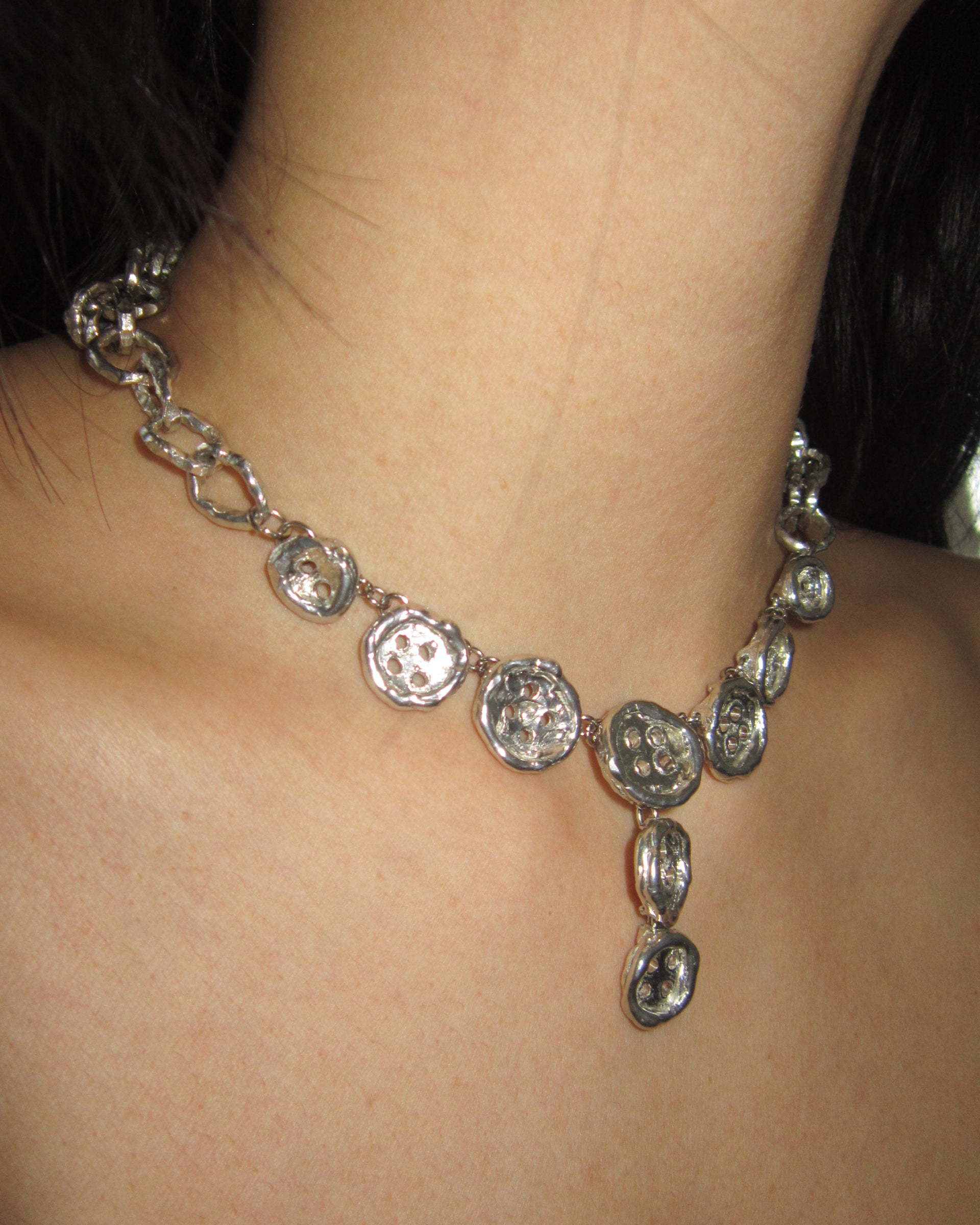 BUTTON COLLAR