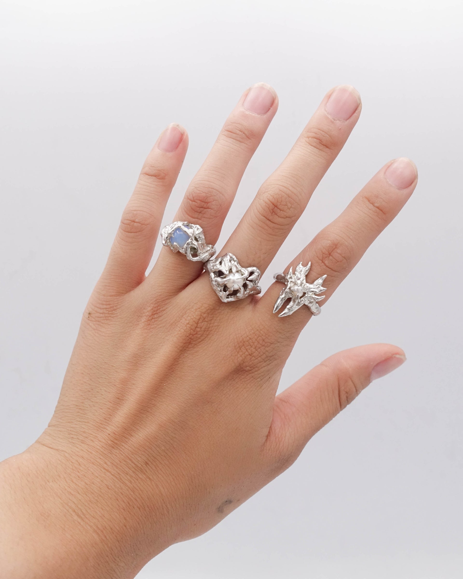 PETITE BUTTERFLY RING // SZ 5.5