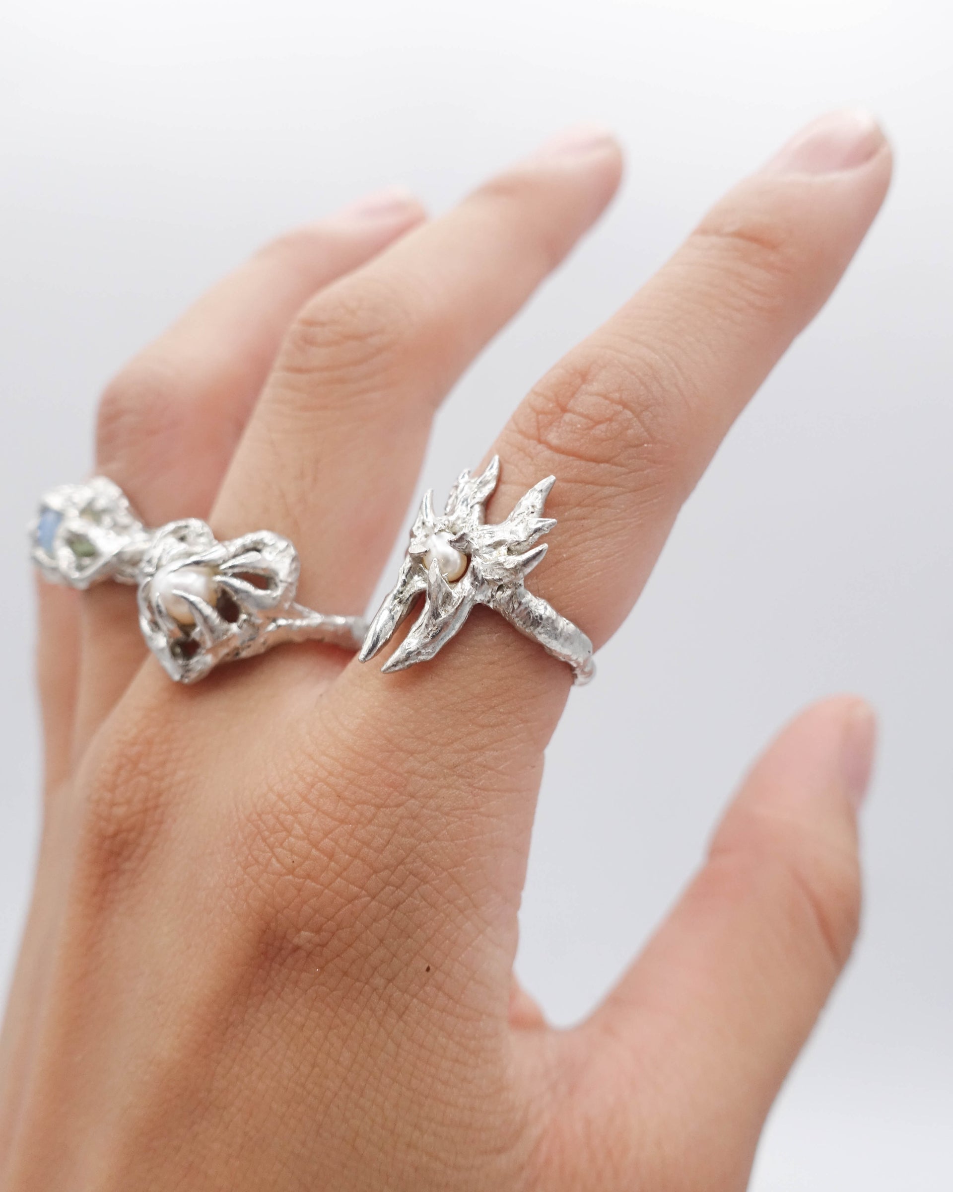 PETITE BUTTERFLY RING // SZ 5.5