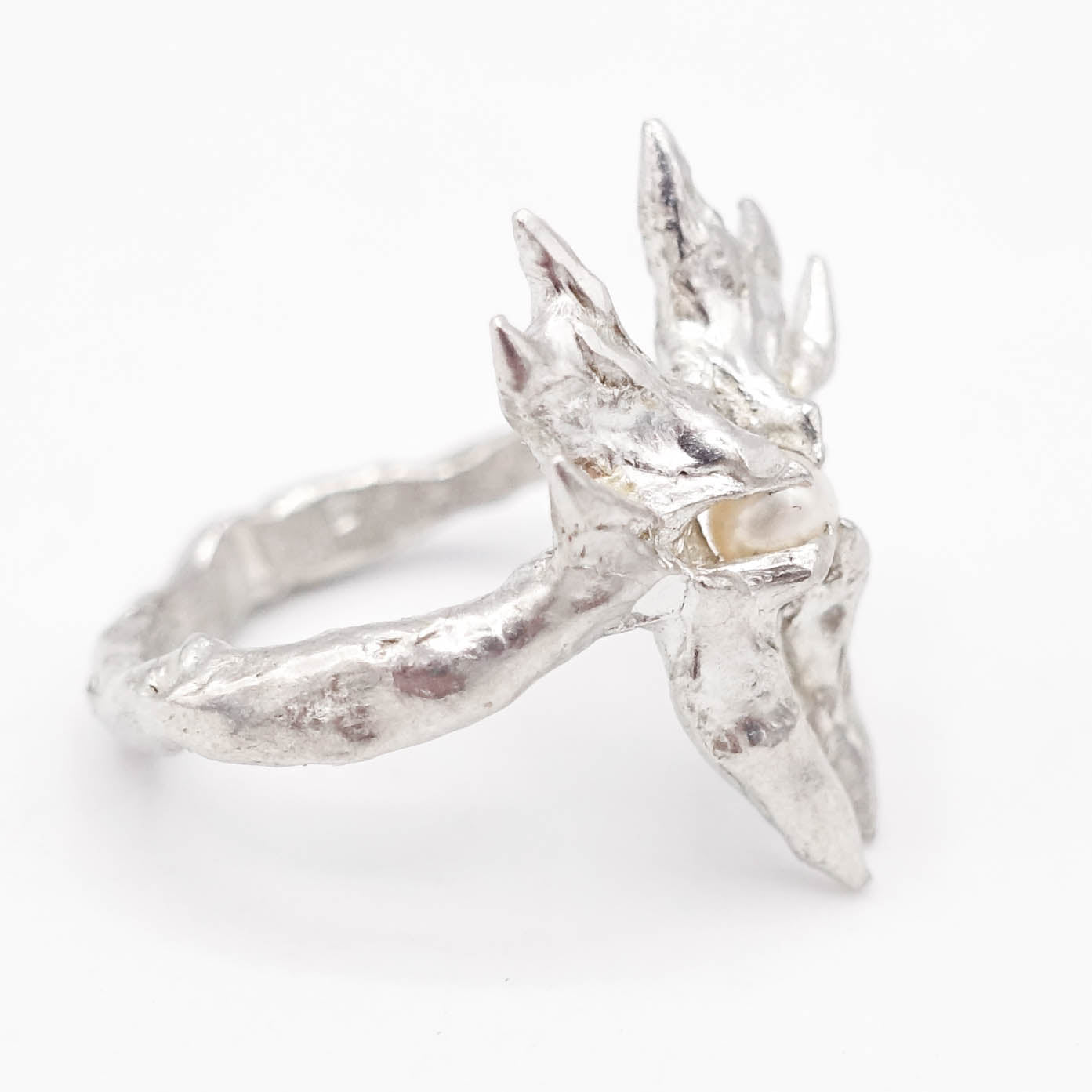 PETITE BUTTERFLY RING // SZ 5.5