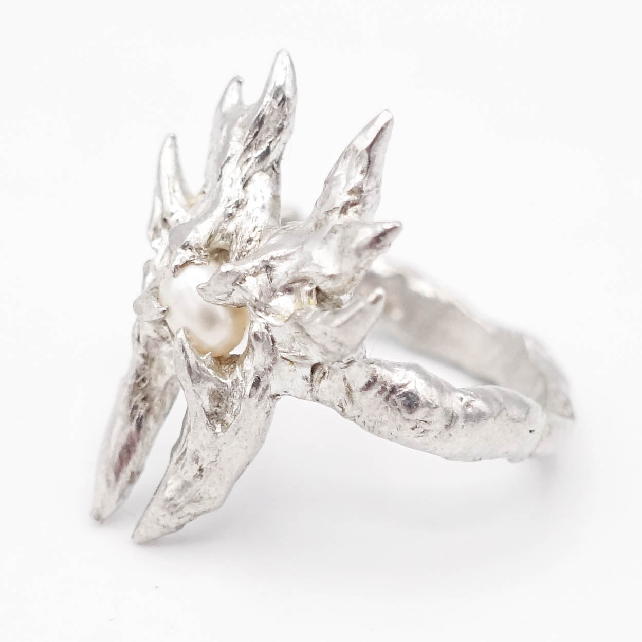 PETITE BUTTERFLY RING // SZ 5.5