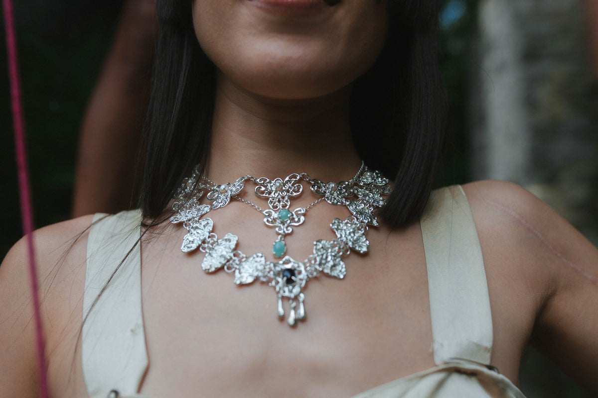 VELLUM COLLAR