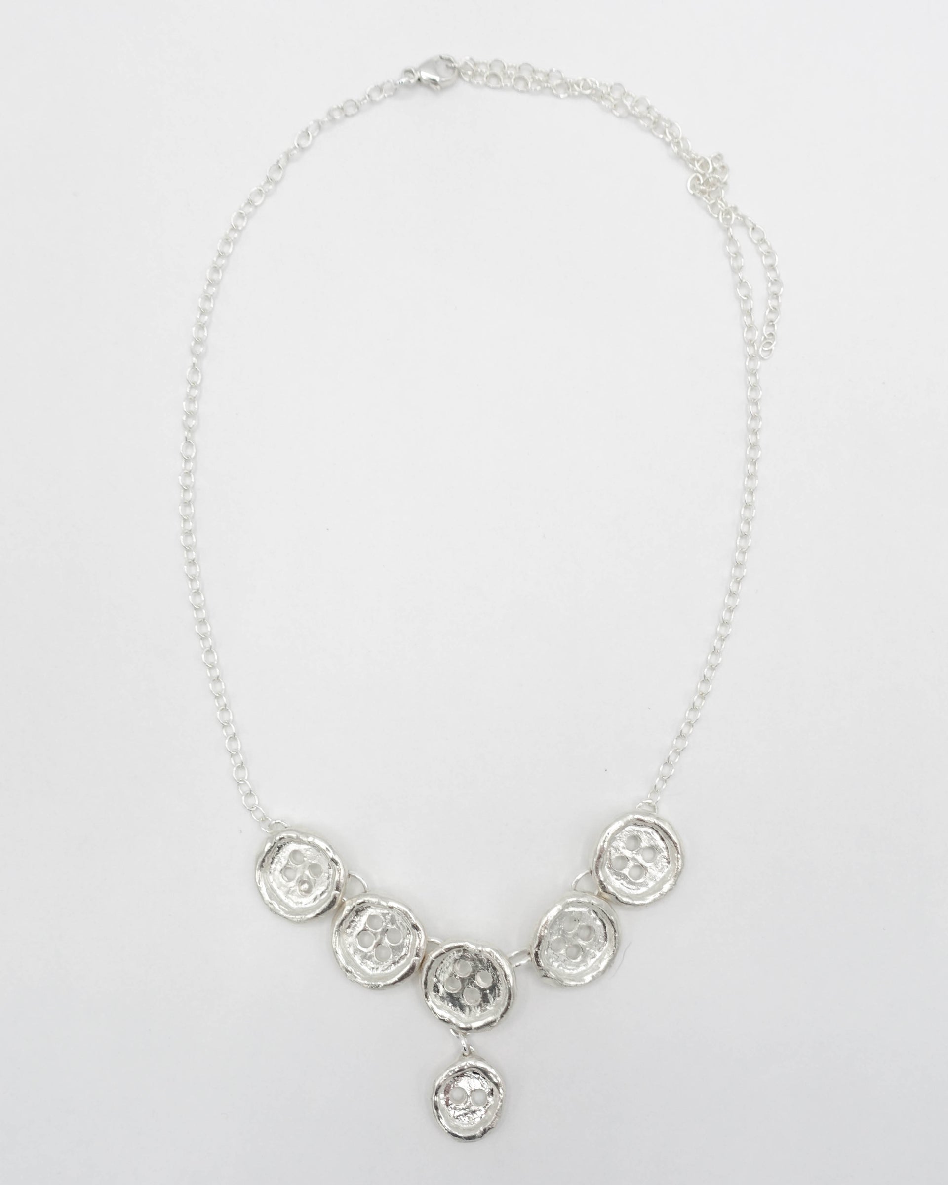 BUTTON NECKLACE