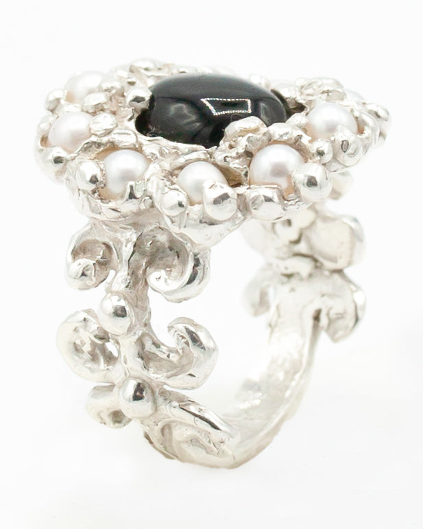 MIDNIGHT DAFFODIL RING