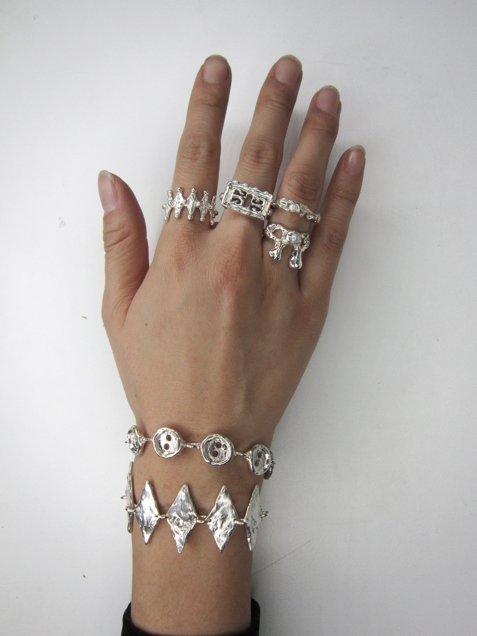 BUTTON BRACELET