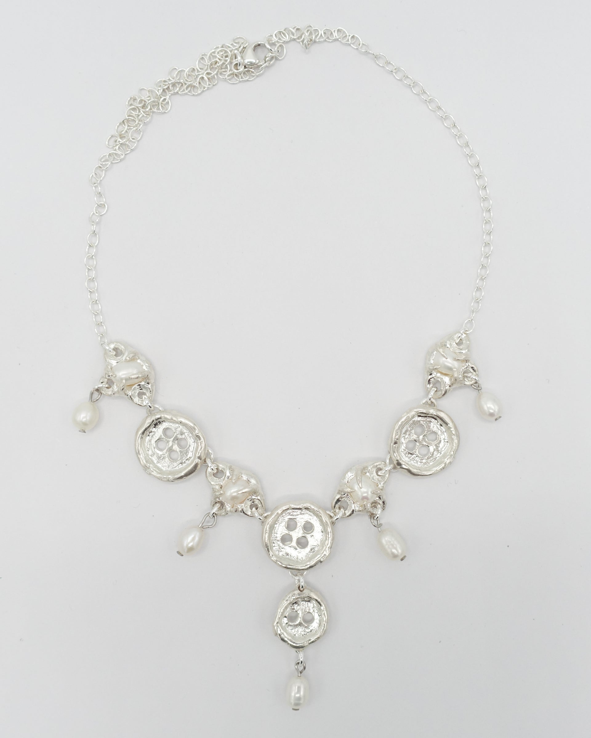 BELLE BUTTON COLLAR