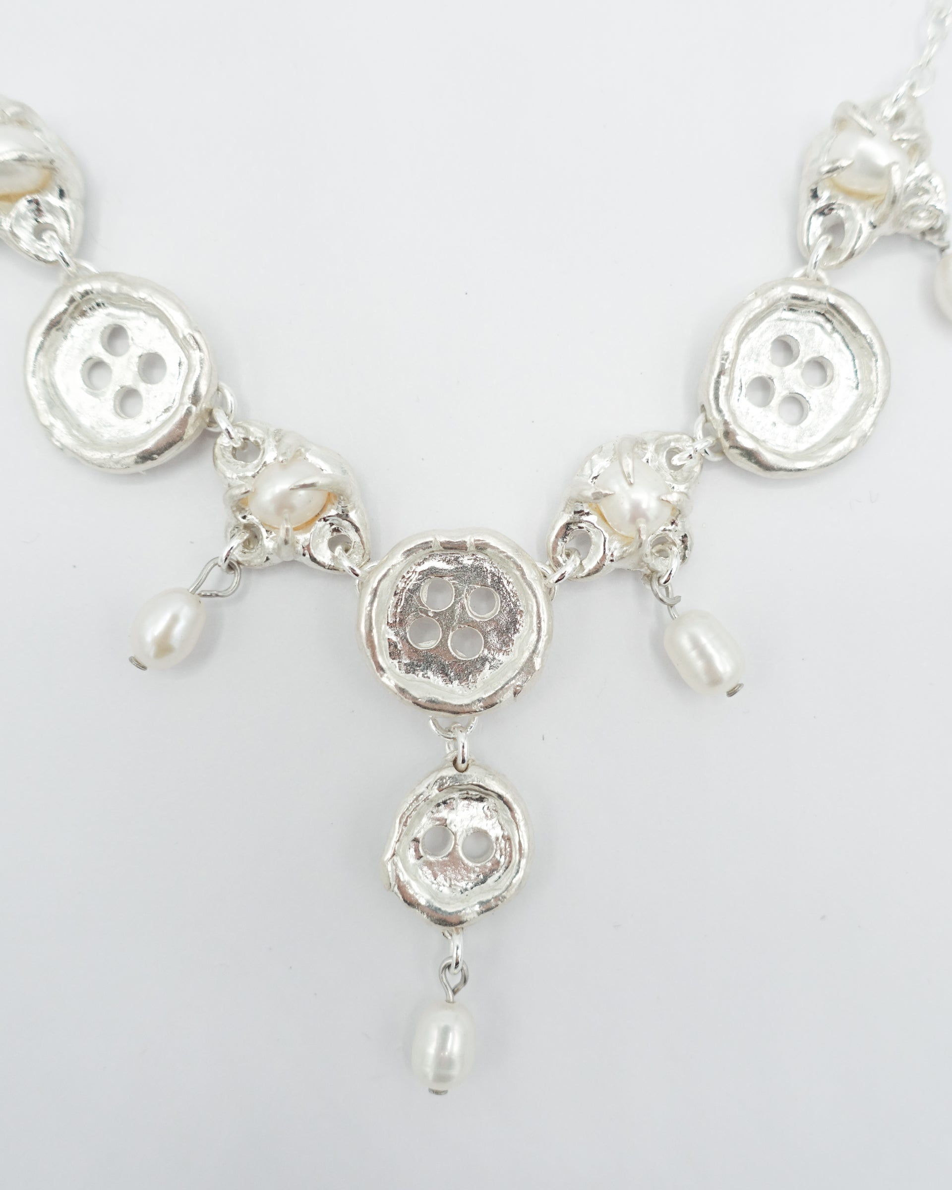BELLE BUTTON COLLAR