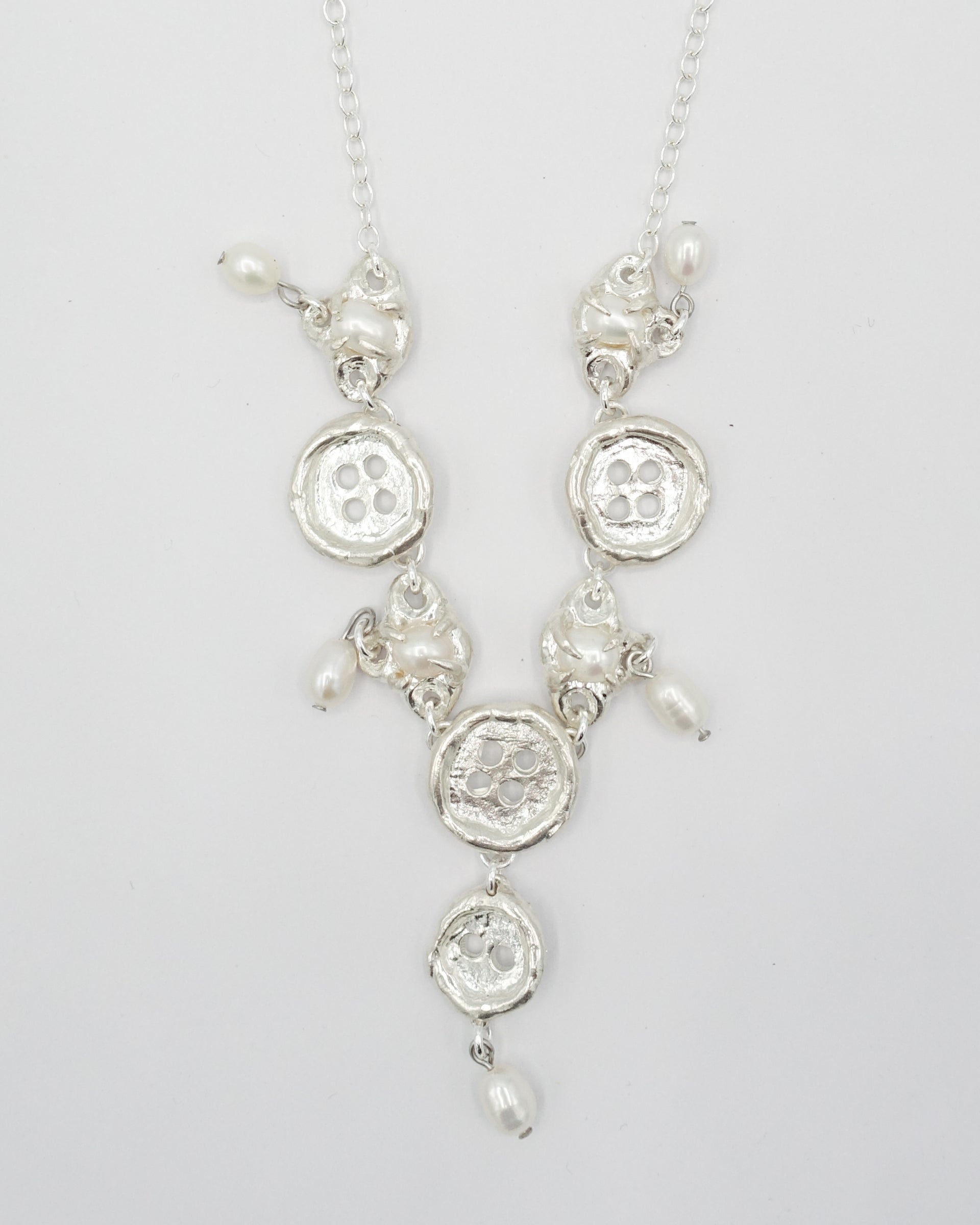 BELLE BUTTON COLLAR